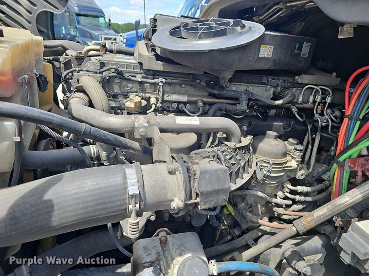 image for item EJ5635 2017 Freightliner  Cascadia 125 semi truck