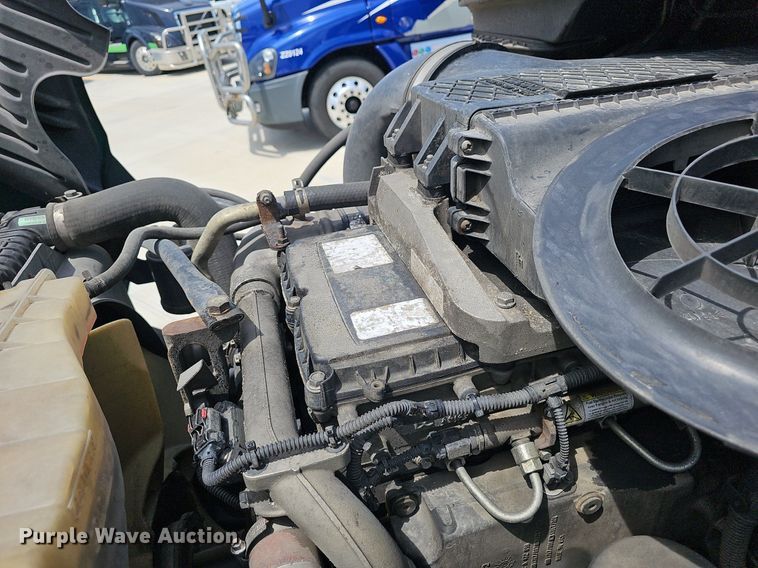 image for item EJ5635 2017 Freightliner  Cascadia 125 semi truck