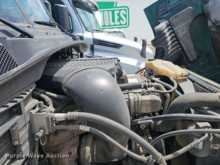 image for item EJ5635 2017 Freightliner  Cascadia 125 semi truck