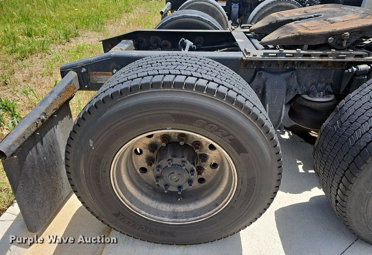 image for item EJ5635 2017 Freightliner  Cascadia 125 semi truck