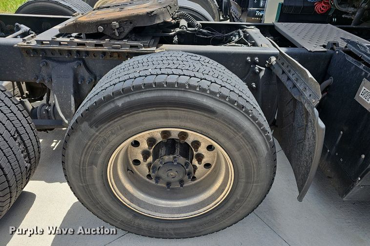 image for item EJ5635 2017 Freightliner  Cascadia 125 semi truck