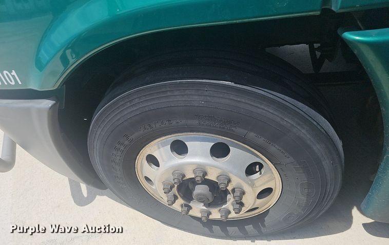 image for item EJ5635 2017 Freightliner  Cascadia 125 semi truck