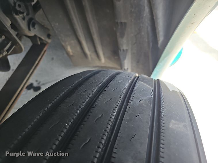 image for item EJ5635 2017 Freightliner  Cascadia 125 semi truck