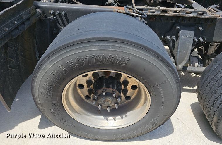 image for item EJ5635 2017 Freightliner  Cascadia 125 semi truck