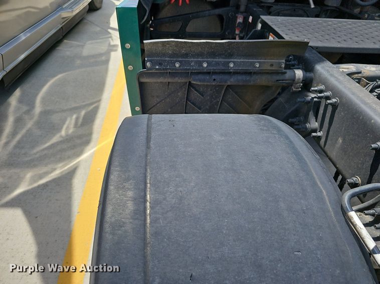 image for item EJ5635 2017 Freightliner  Cascadia 125 semi truck