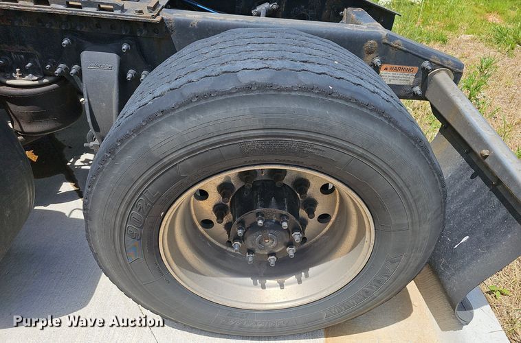 image for item EJ5635 2017 Freightliner  Cascadia 125 semi truck