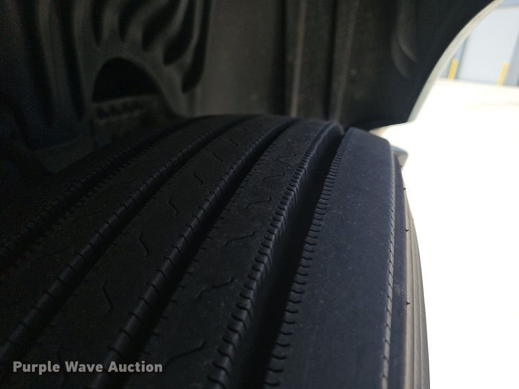 image for item EJ5635 2017 Freightliner  Cascadia 125 semi truck