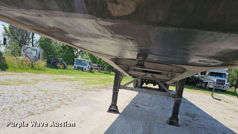 image for item EJ5678 2013 Hyundai Translead FC2480122-S flatbed trailer