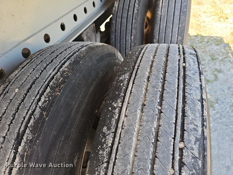 image for item EJ5678 2013 Hyundai Translead FC2480122-S flatbed trailer