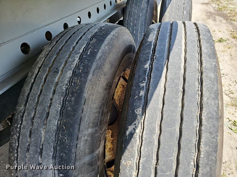 image for item EJ5678 2013 Hyundai Translead FC2480122-S flatbed trailer