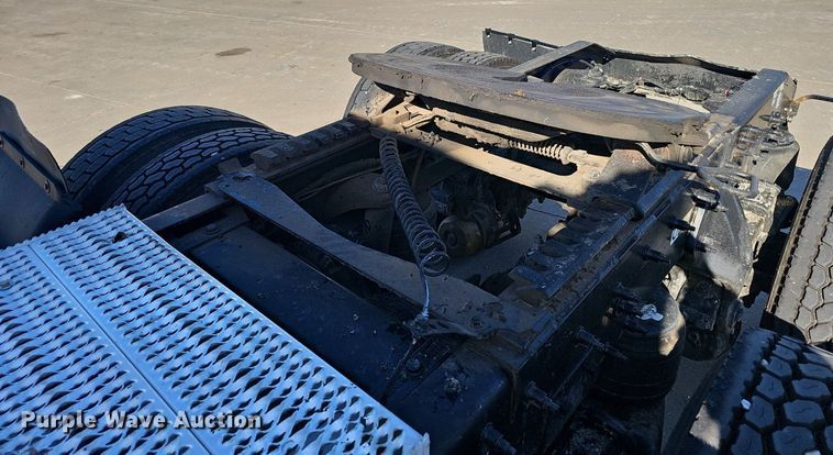 image for item EJ5684 2015 Peterbilt  579 semi truck