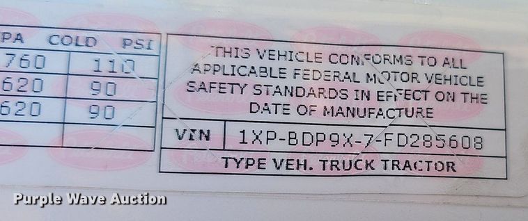 image for item EJ5684 2015 Peterbilt  579 semi truck