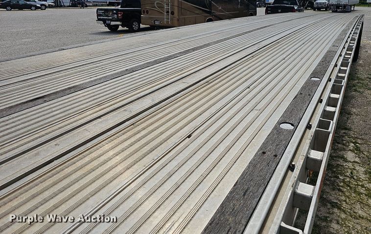 image for item EJ5707 2019 Reitnouer flatbed trailer