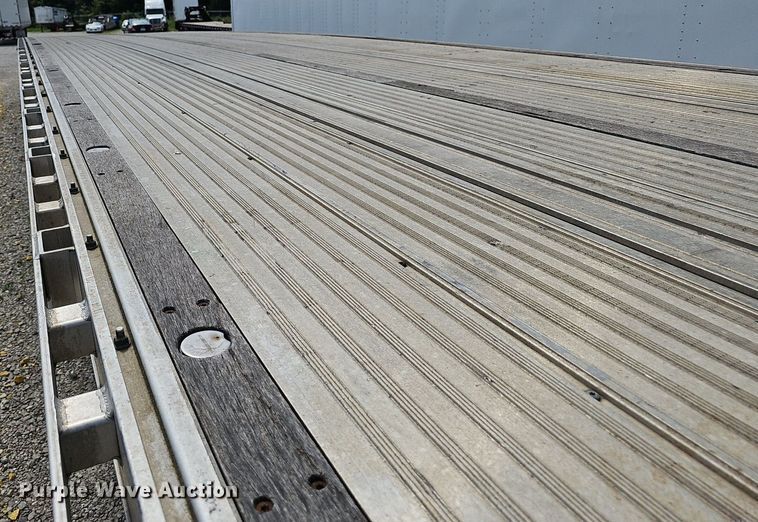 image for item EJ5707 2019 Reitnouer flatbed trailer