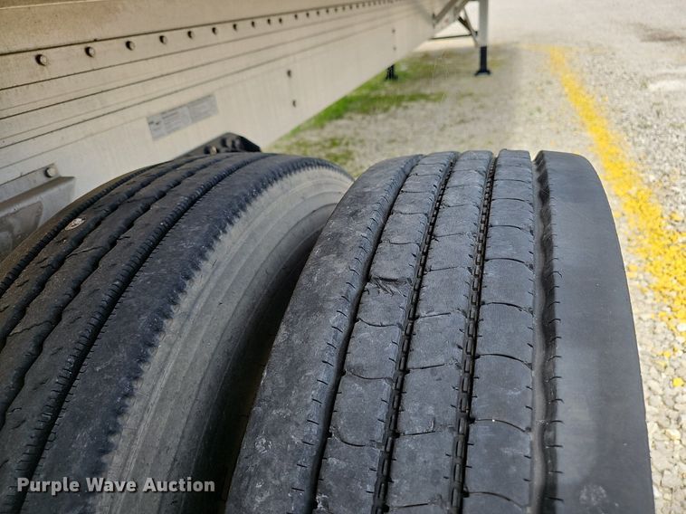 image for item EJ5707 2019 Reitnouer flatbed trailer