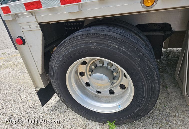 image for item EJ5707 2019 Reitnouer flatbed trailer