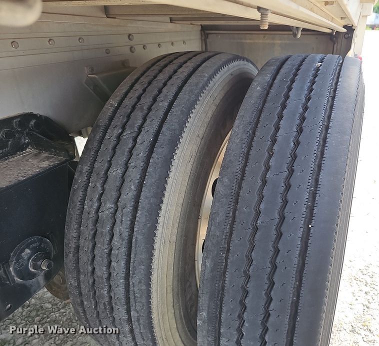 image for item EJ5707 2019 Reitnouer flatbed trailer