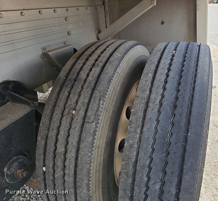 image for item EJ5707 2019 Reitnouer flatbed trailer