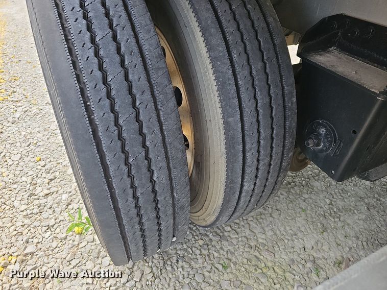 image for item EJ5707 2019 Reitnouer flatbed trailer