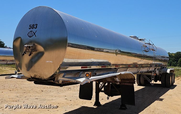 image for item EJ5714 1989 Walker  Stainless Steel tank trailer