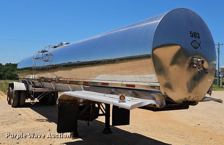 image for item EJ5714 1989 Walker  Stainless Steel tank trailer