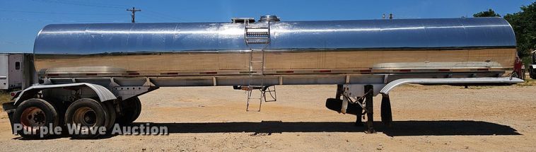 image for item EJ5714 1989 Walker  Stainless Steel tank trailer