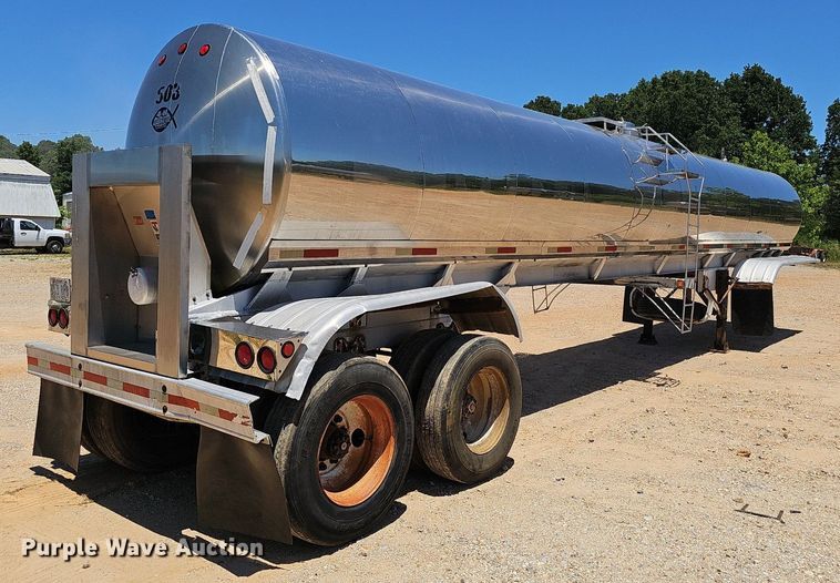image for item EJ5714 1989 Walker  Stainless Steel tank trailer