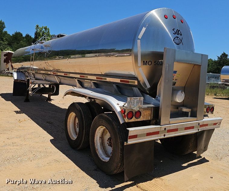 image for item EJ5714 1989 Walker  Stainless Steel tank trailer