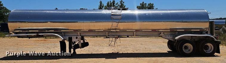 image for item EJ5714 1989 Walker  Stainless Steel tank trailer