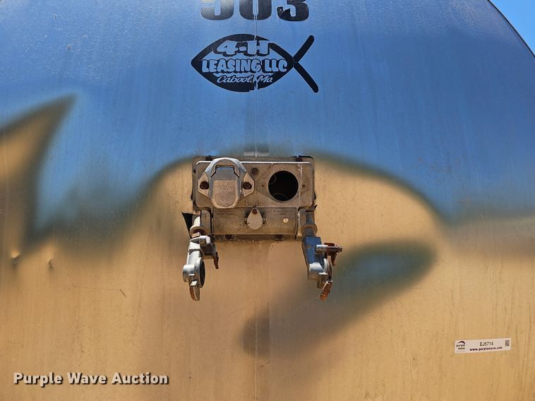 image for item EJ5714 1989 Walker  Stainless Steel tank trailer
