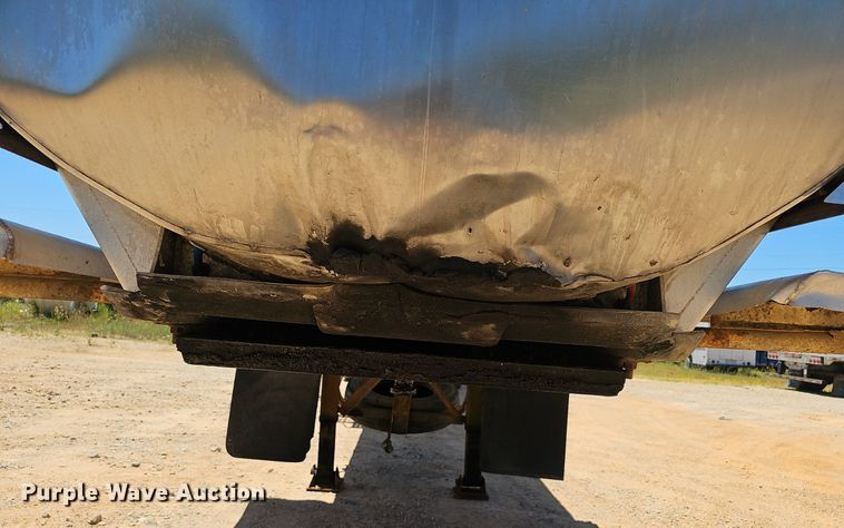 image for item EJ5714 1989 Walker  Stainless Steel tank trailer