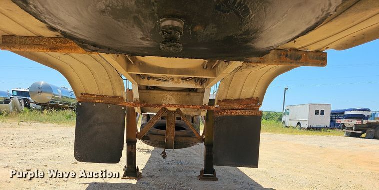 image for item EJ5714 1989 Walker  Stainless Steel tank trailer