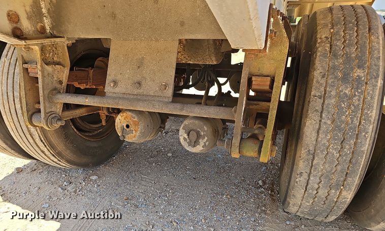 image for item EJ5714 1989 Walker  Stainless Steel tank trailer
