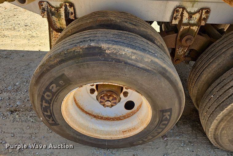 image for item EJ5714 1989 Walker  Stainless Steel tank trailer