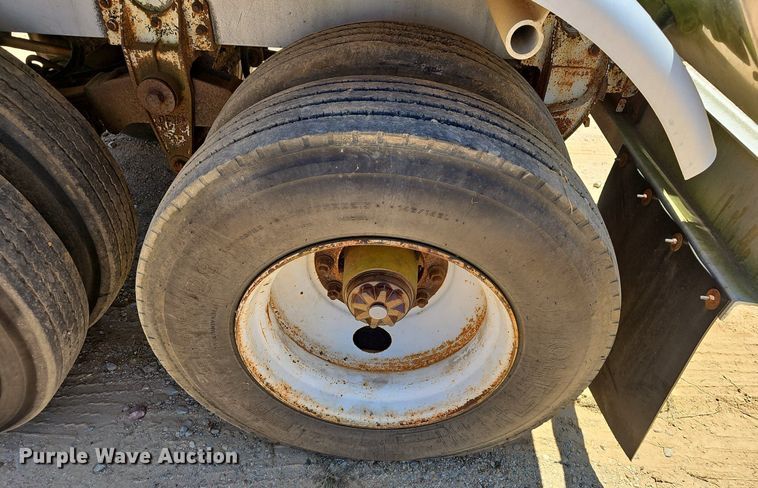 image for item EJ5714 1989 Walker  Stainless Steel tank trailer