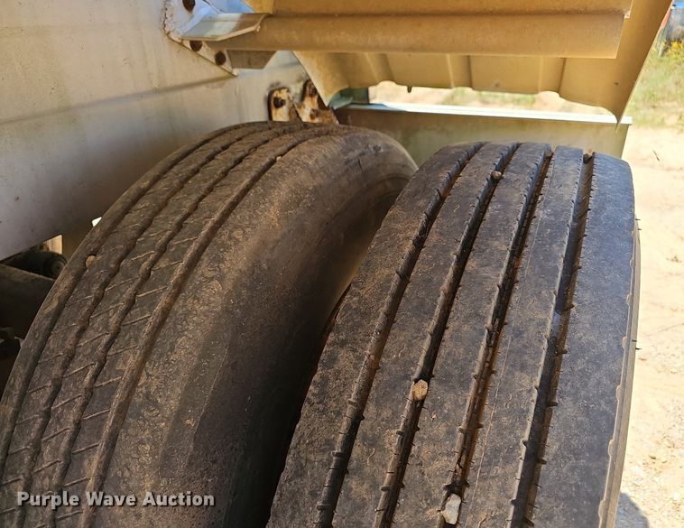 image for item EJ5714 1989 Walker  Stainless Steel tank trailer