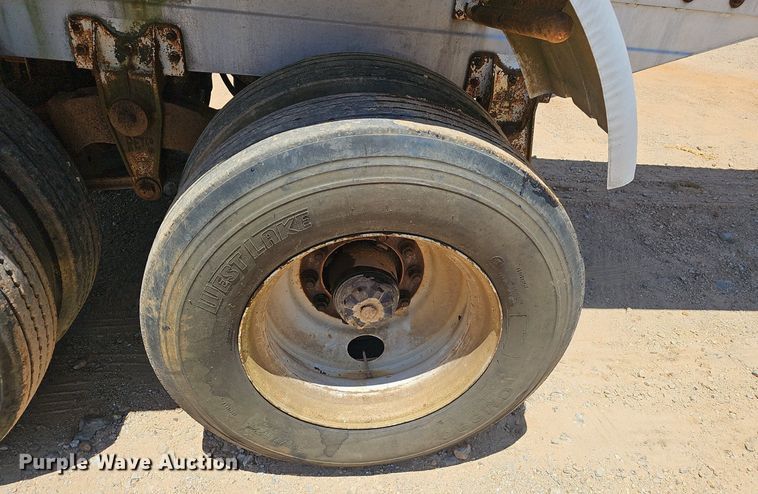 image for item EJ5714 1989 Walker  Stainless Steel tank trailer