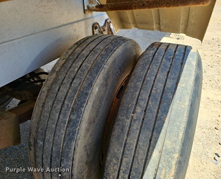 image for item EJ5714 1989 Walker  Stainless Steel tank trailer