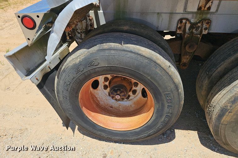 image for item EJ5714 1989 Walker  Stainless Steel tank trailer