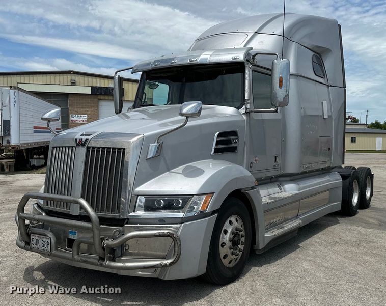 image for item EJ6891 2020 Western Star  5700XE semi truck