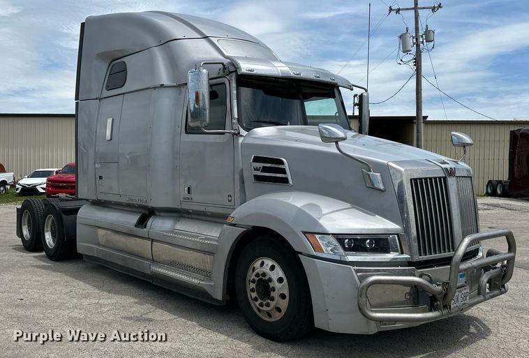 image for item EJ6891 2020 Western Star  5700XE semi truck