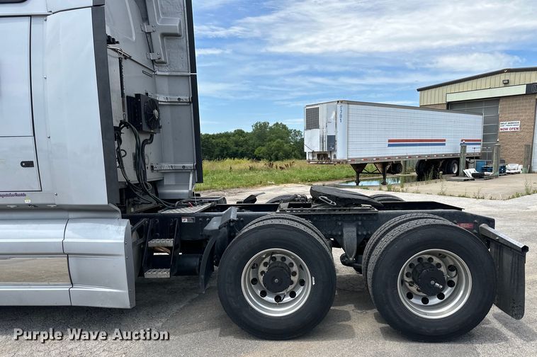 image for item EJ6891 2020 Western Star  5700XE semi truck