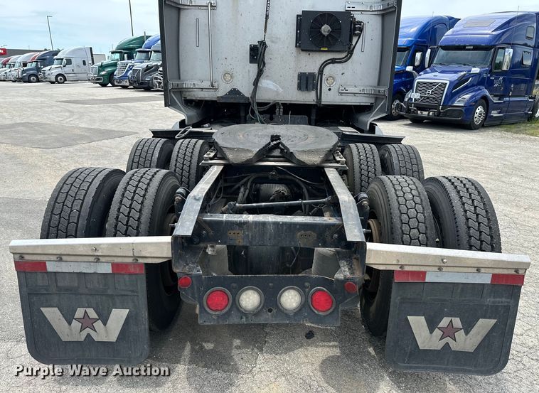 image for item EJ6891 2020 Western Star  5700XE semi truck