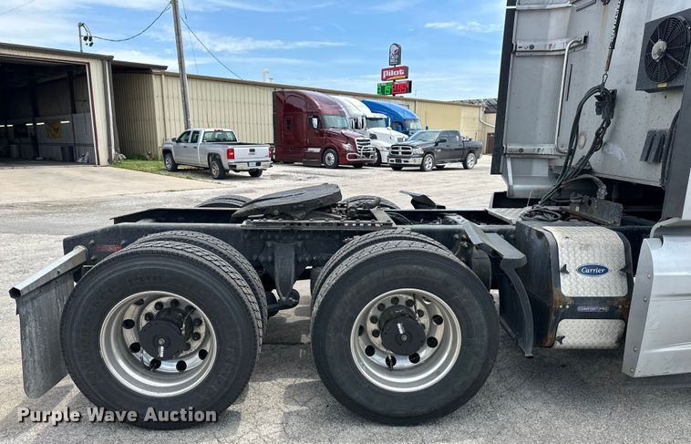 image for item EJ6891 2020 Western Star  5700XE semi truck