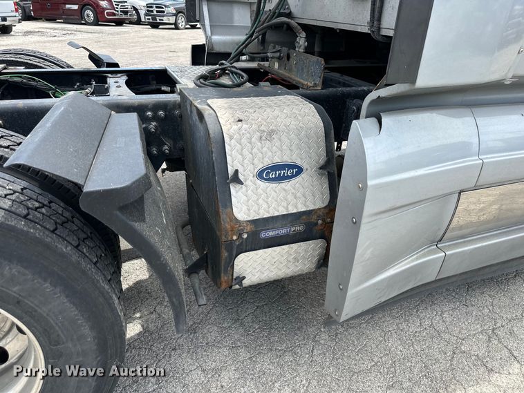 image for item EJ6891 2020 Western Star  5700XE semi truck