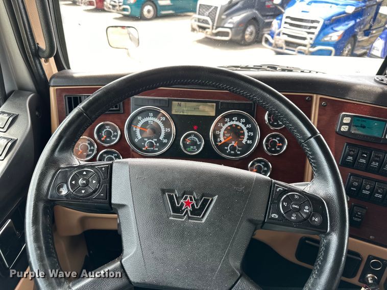 image for item EJ6891 2020 Western Star  5700XE semi truck