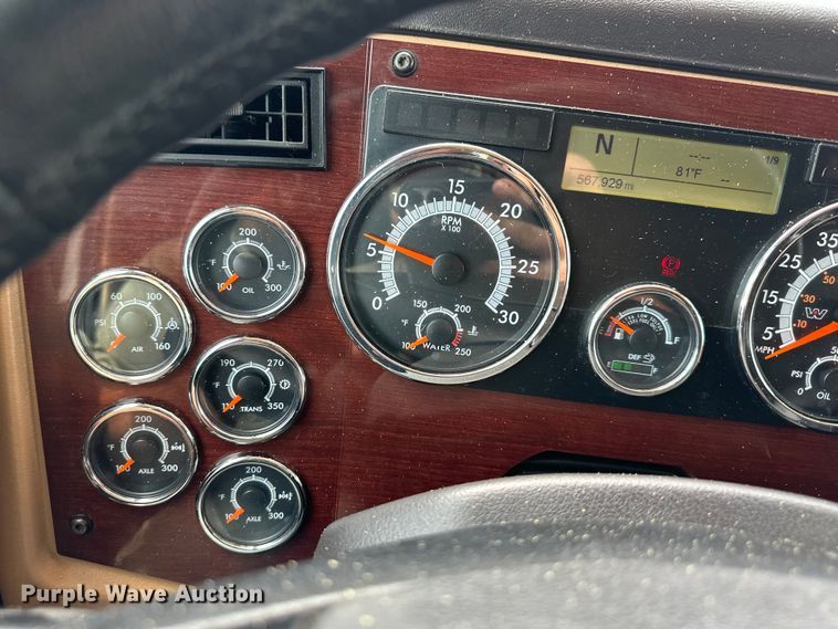 image for item EJ6891 2020 Western Star  5700XE semi truck