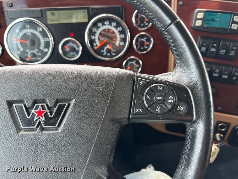 image for item EJ6891 2020 Western Star  5700XE semi truck