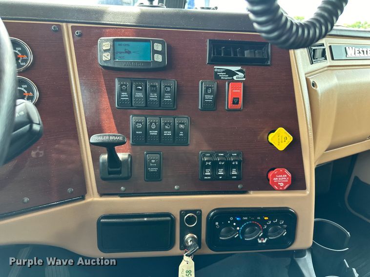 image for item EJ6891 2020 Western Star  5700XE semi truck