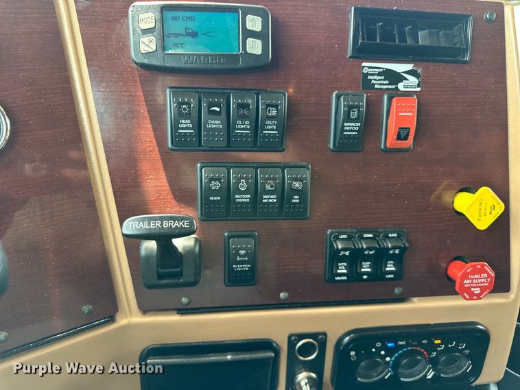 image for item EJ6891 2020 Western Star  5700XE semi truck